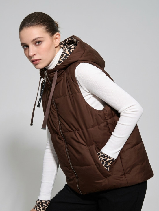 Oboustranná vesta s leopardím vzorem čokoládově hnědá