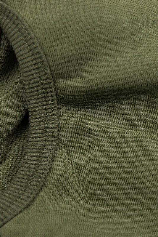 Khaki prodloužená mikina ve slim střihu