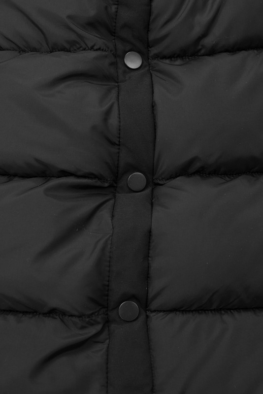 Černá dlouhá zimní bunda s kožešinou