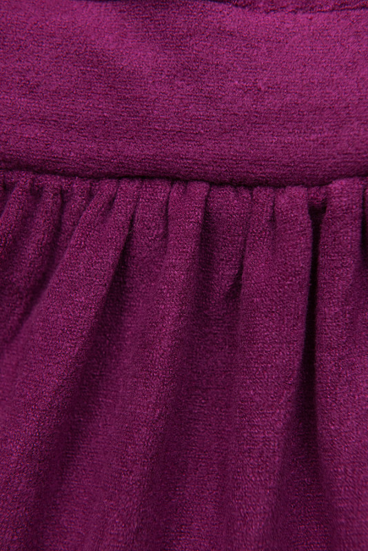Purpurové krátké šaty s krajkou
