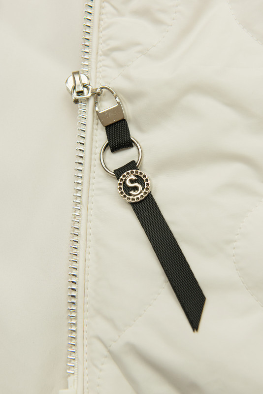 Ecru přechodná bunda s pletenými rukávy