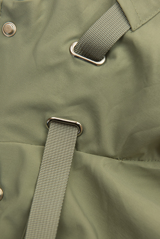 Khakijarní parka s velkou kapucí