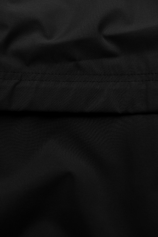 Černá jarní parka s velkou kapucí