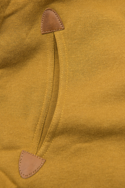 Mustard mikina ve slim střihu