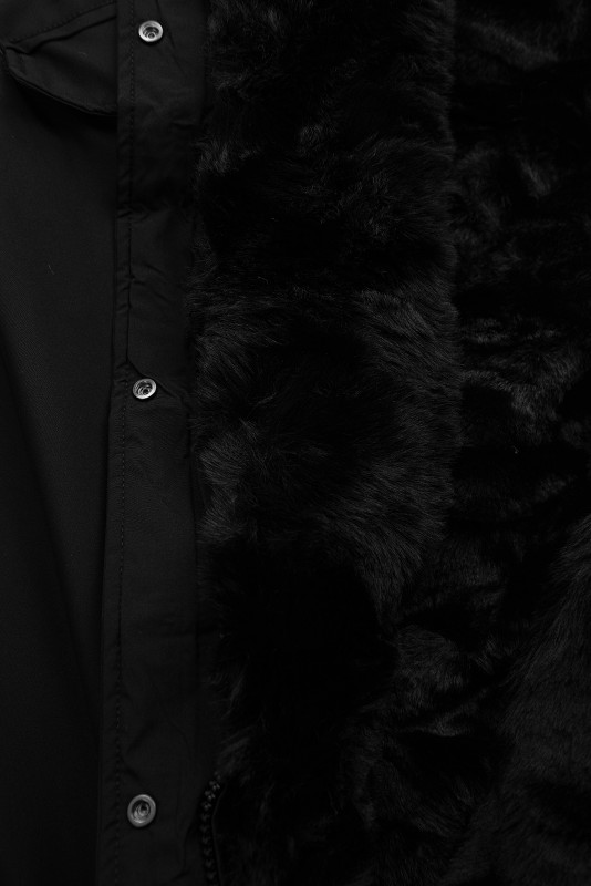 Zimní parka v prodlouženém střihu s kožešinou černá