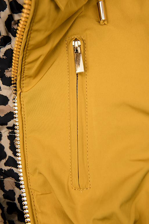 Žlutá oboustranná parka s leopardím vzorem