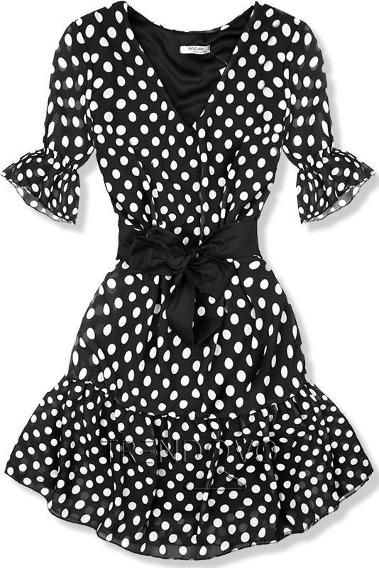 Černo-bílé puntíkované šaty
