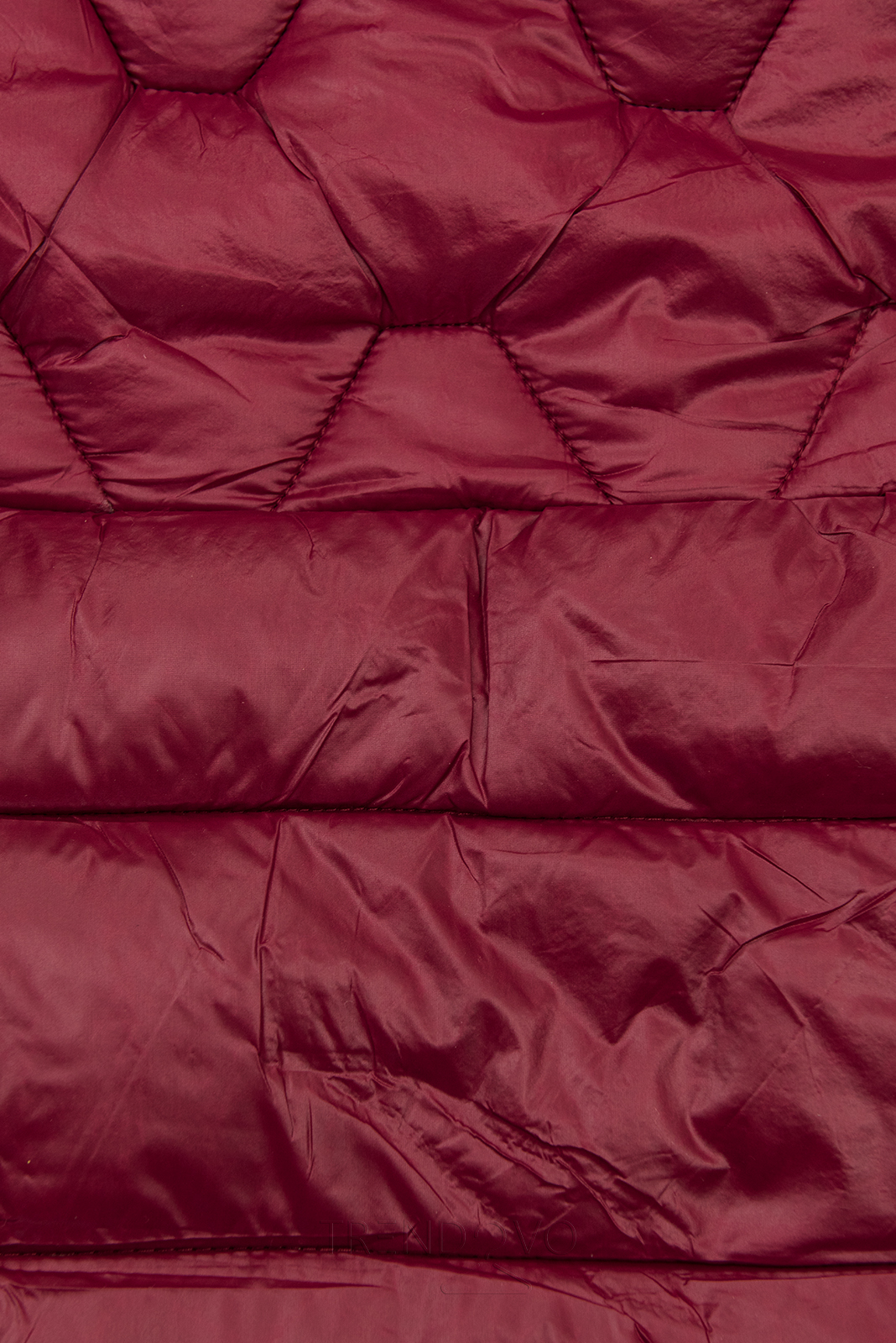Vínově červená přechodná bunda s kapucí a kožešinou
