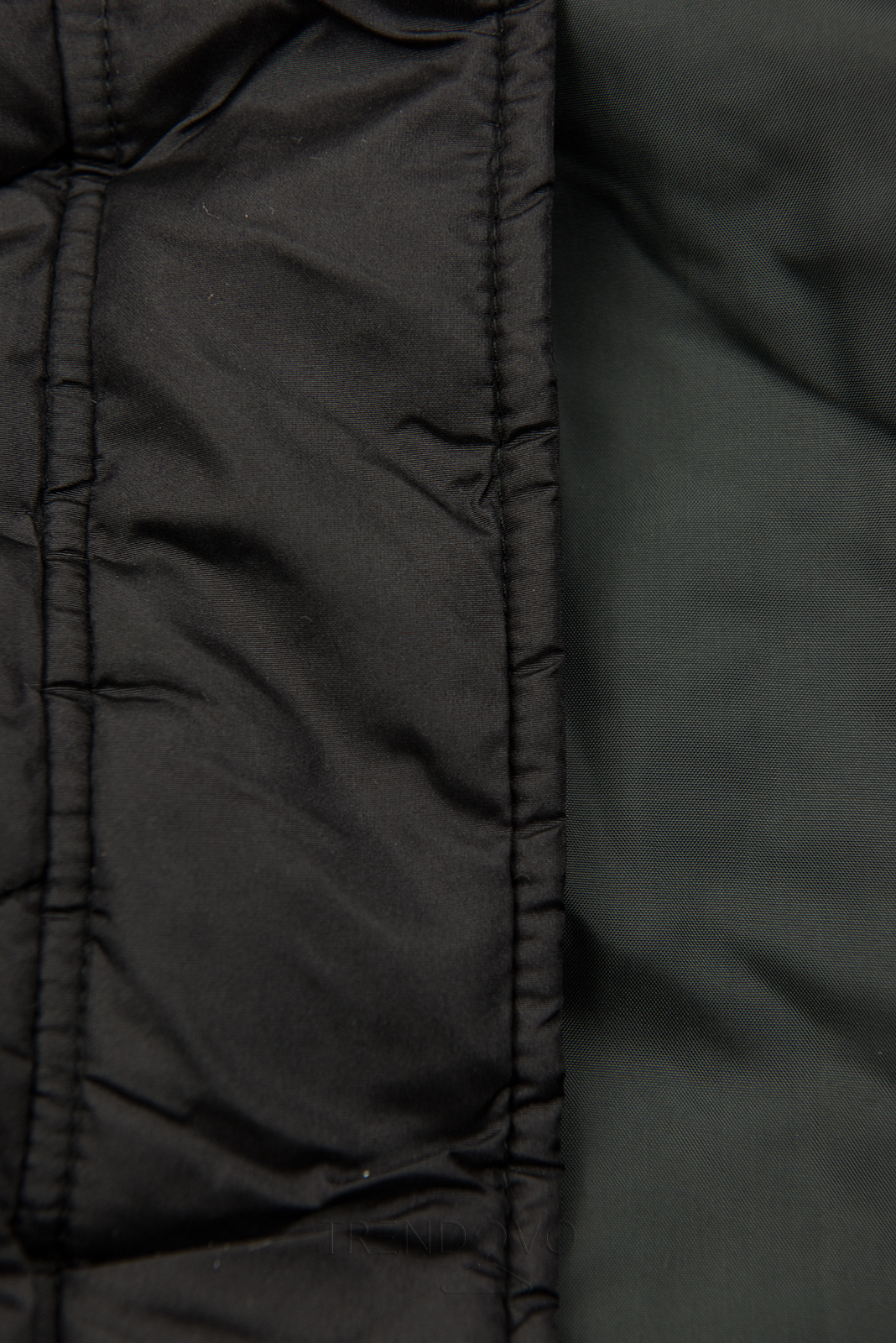 Zimní prošívaná bunda s páskem černá