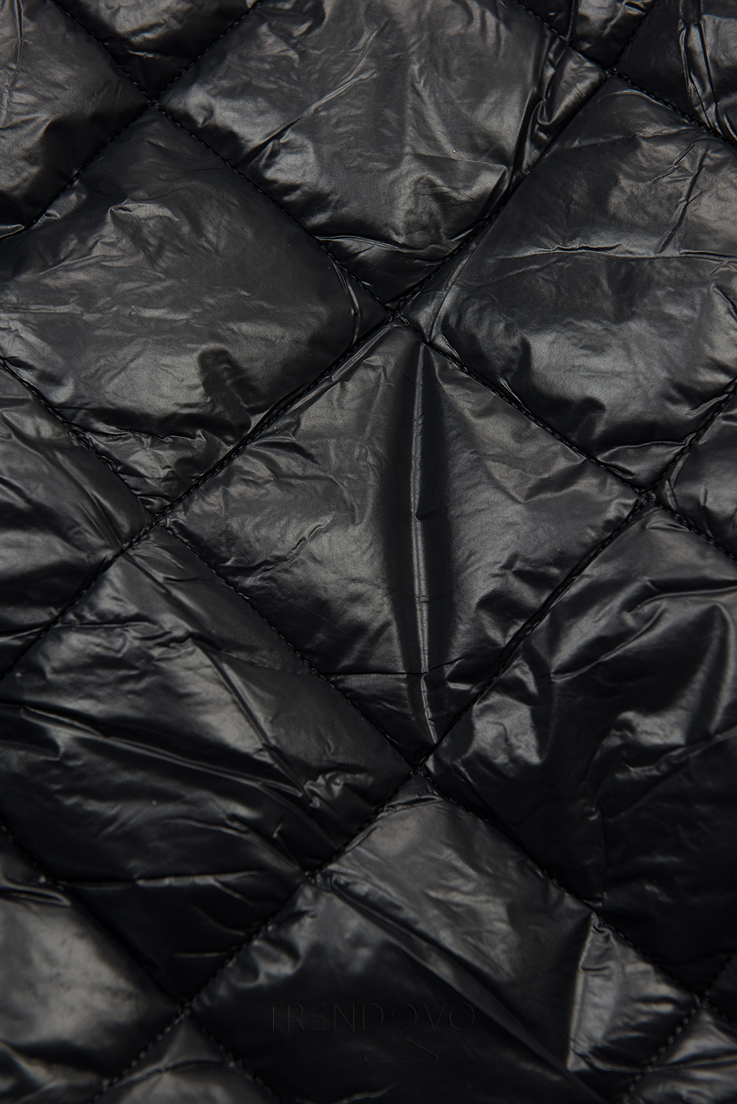 Černo-béžová lesklá zimní bunda s páskem