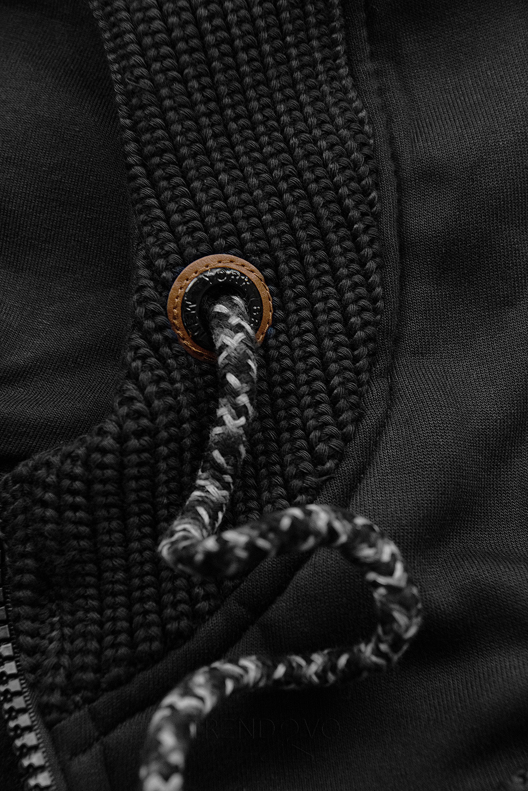 Černá mikina s ozdobným pletením