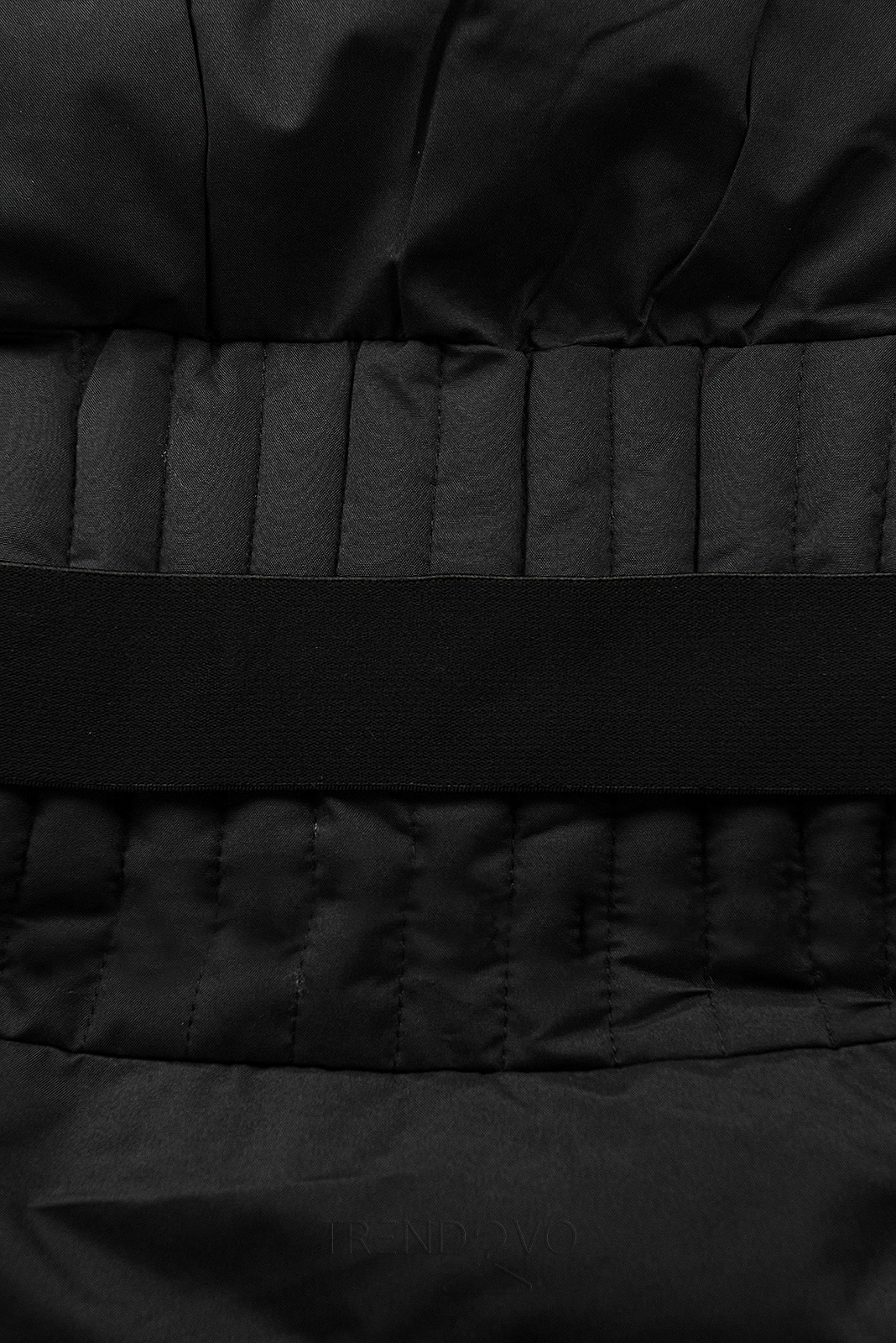 Černá zimní bunda s páskem