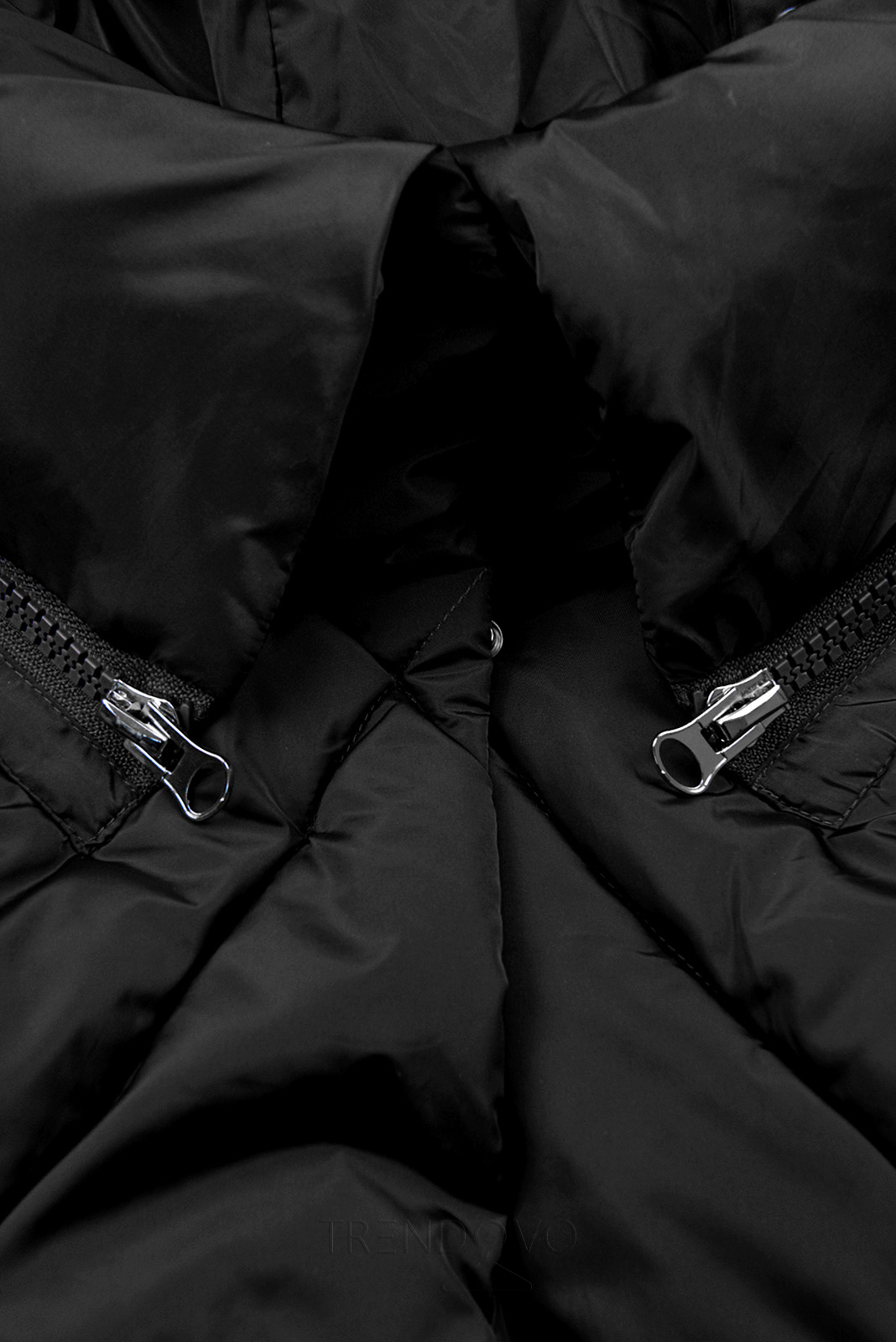Černá zimní bunda s extra vysokým límcem