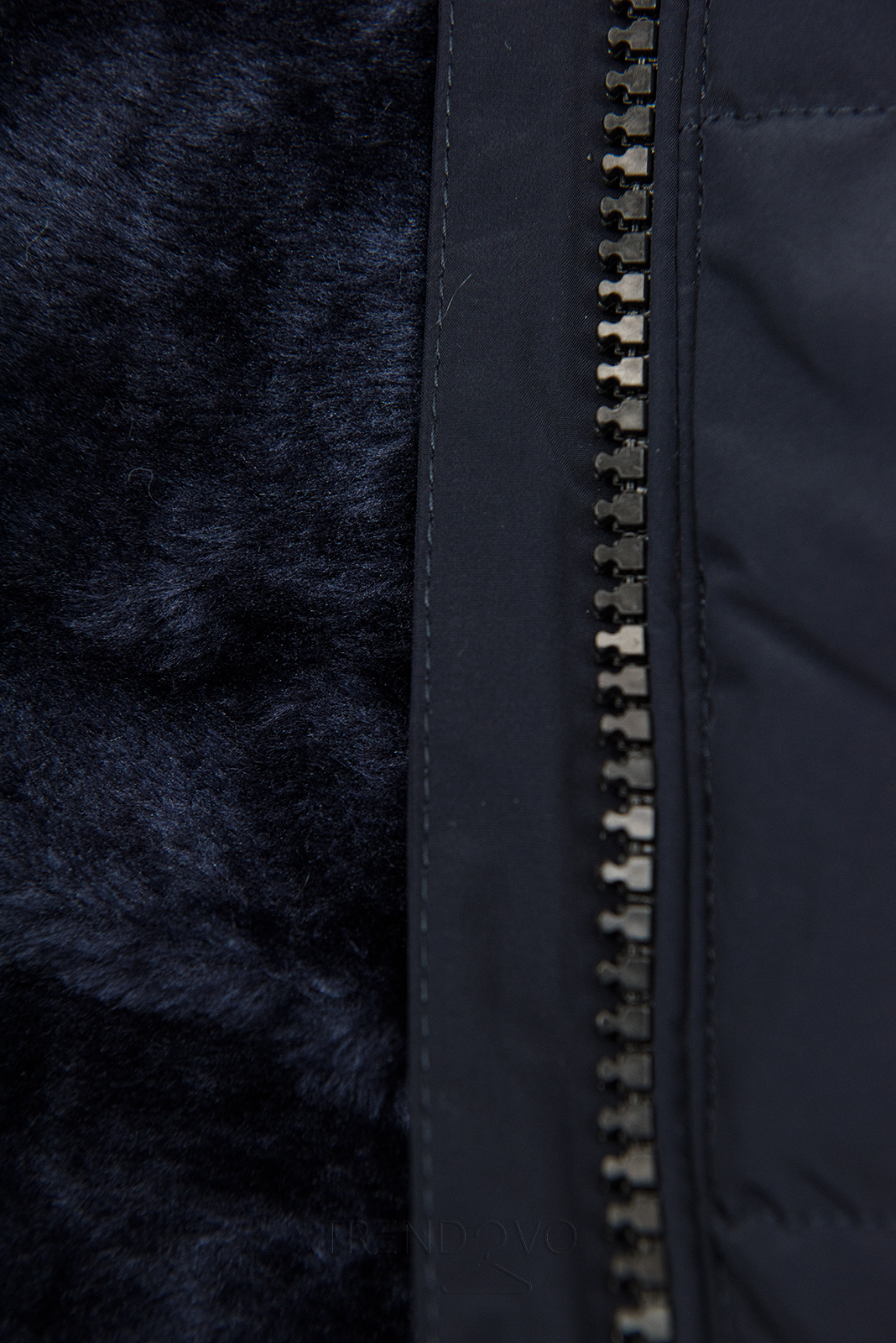 Tmavě modrá zimní prošívaná bunda s kapucí