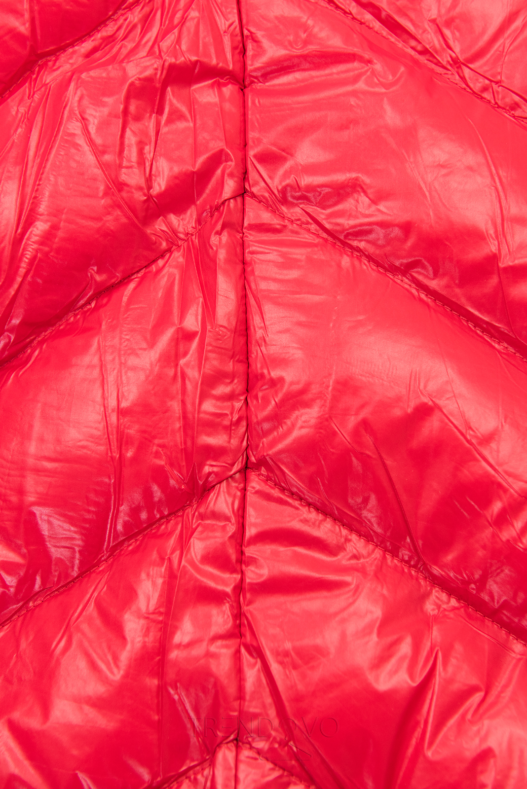 Červená/béžová lesklá bunda s páskem