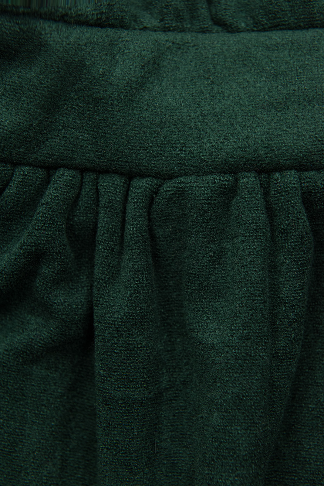 Tmavě zelené krátké šaty s krajkou