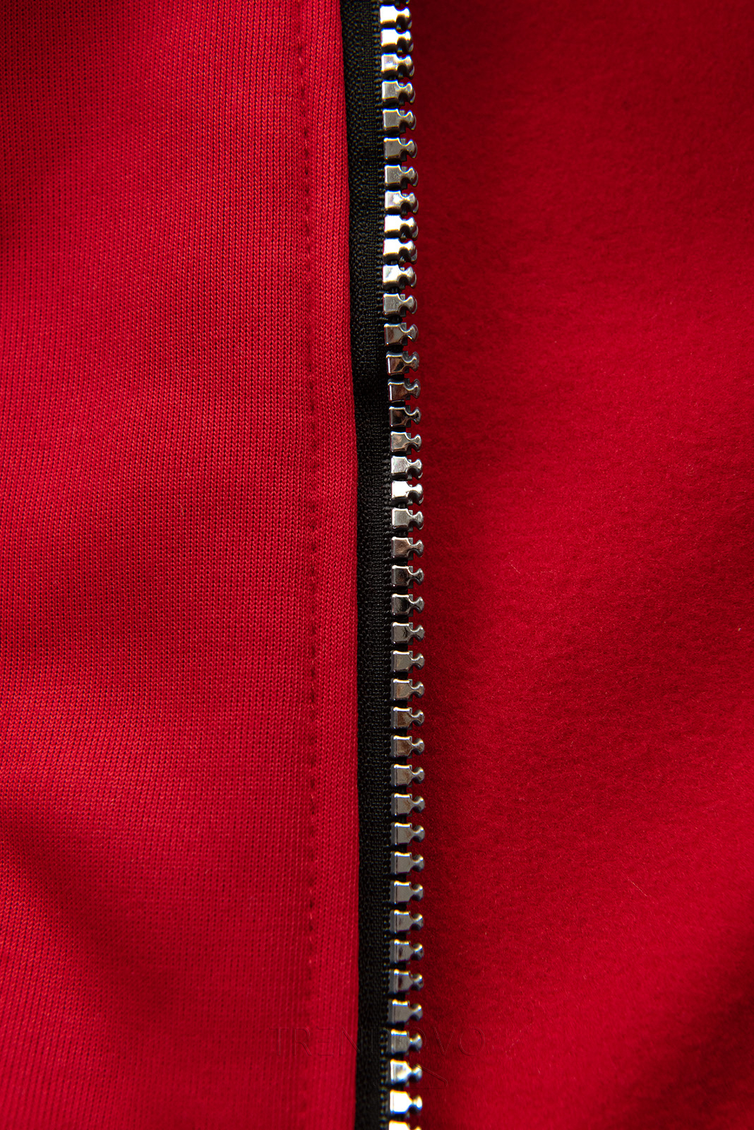 Červená mikina se šedou pletenou kapucí
