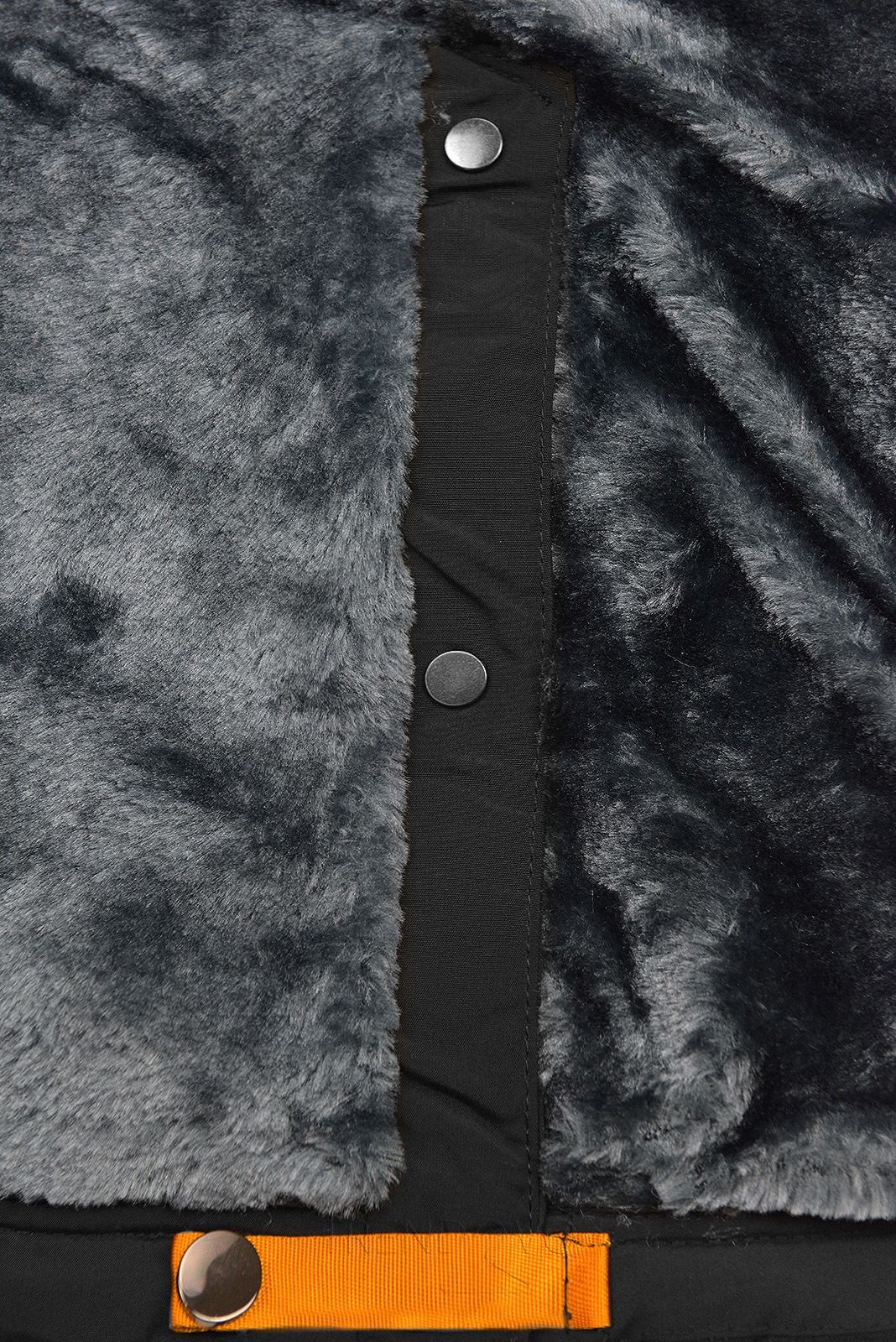 Černá zimní bunda s šedým plyšem