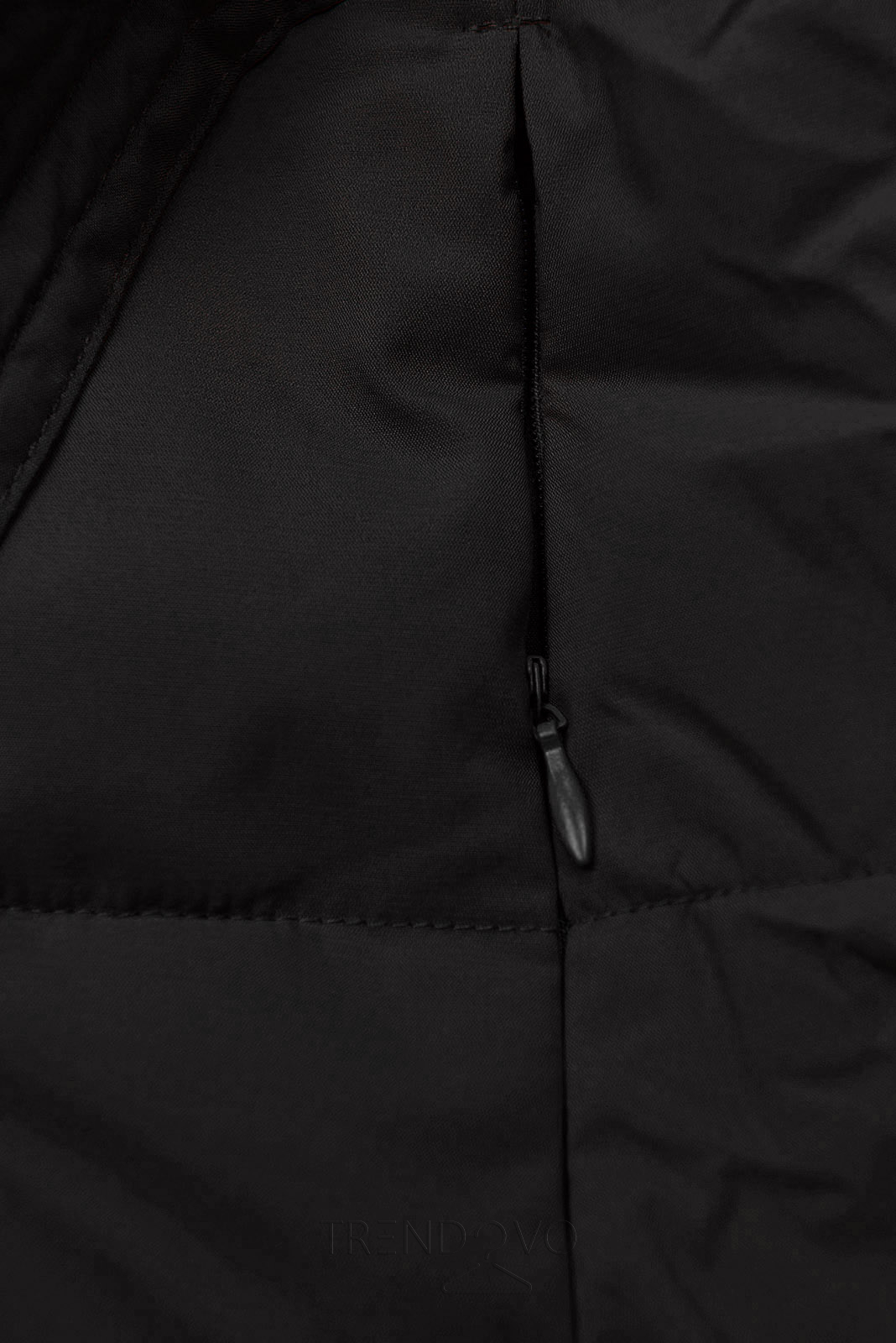 Černá prošívaná zimní bunda s páskem