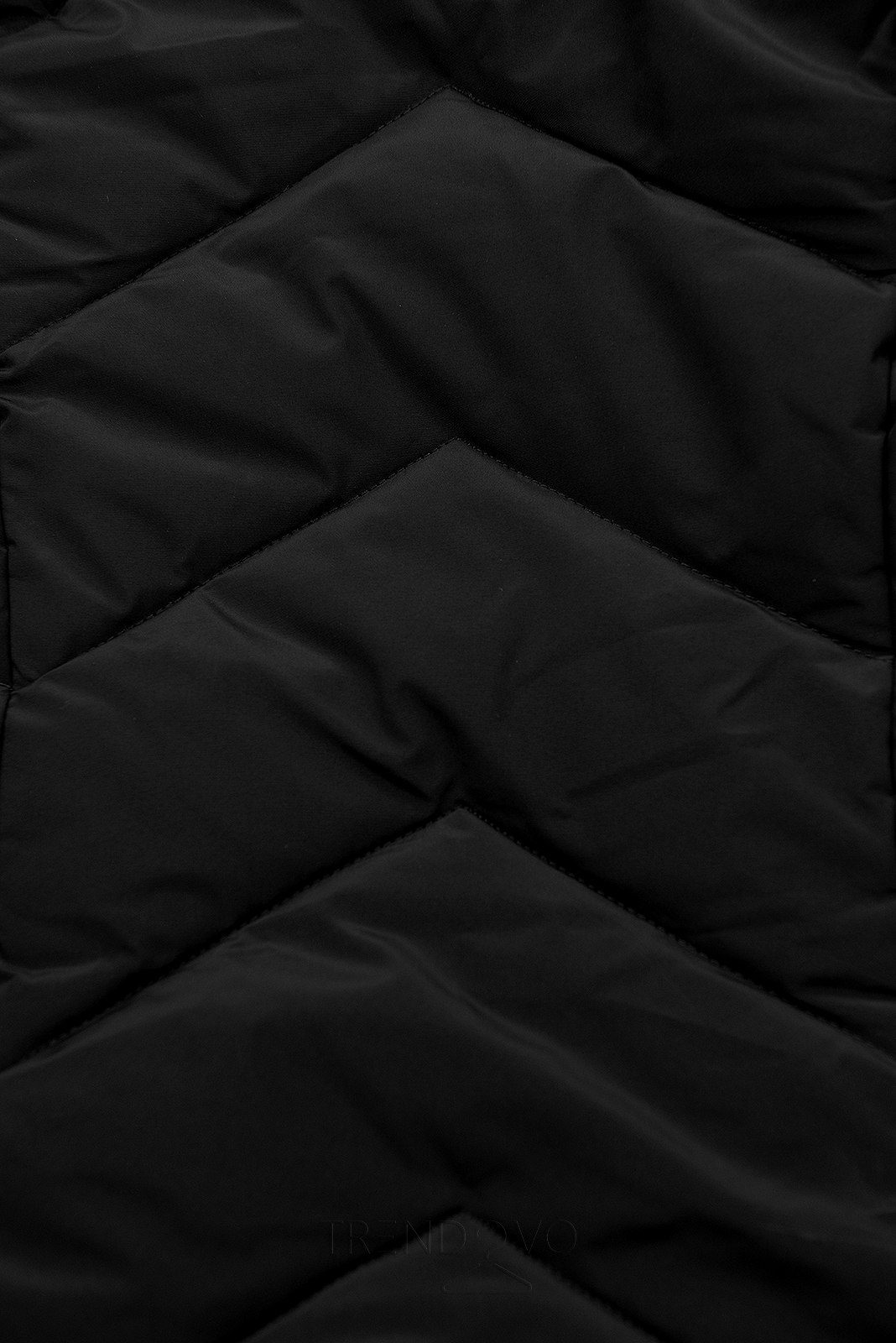 Černá prošívaná zimní bunda s odnímatelnou kapucí