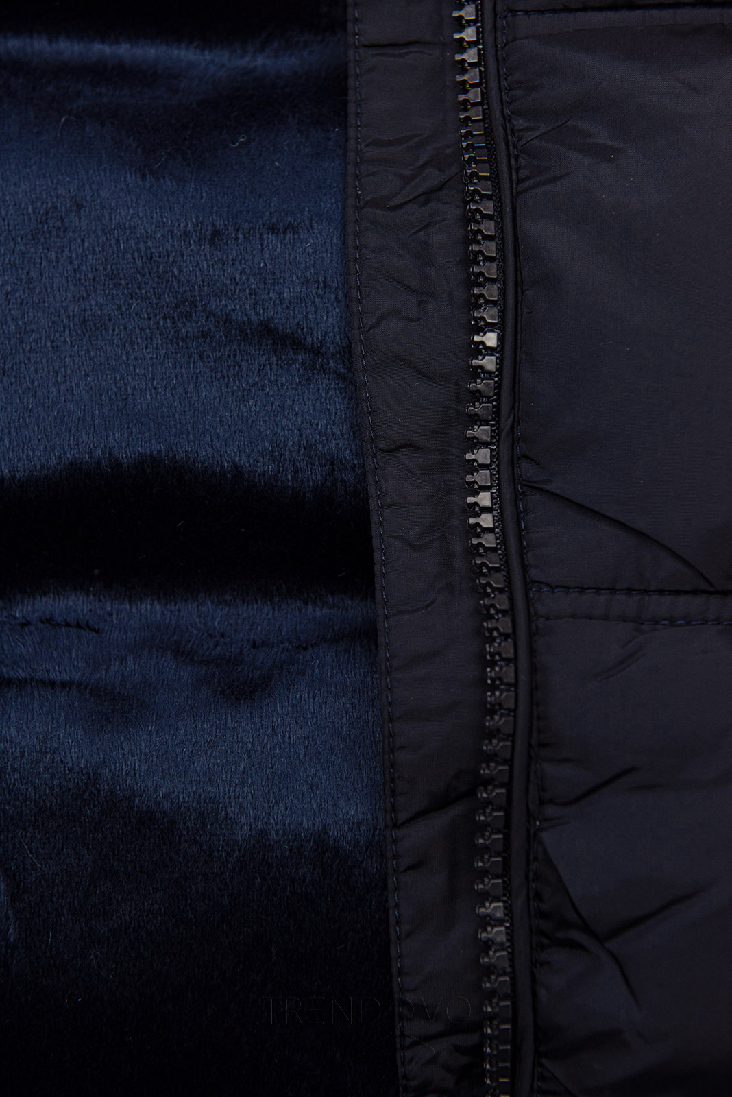Tmavě modrá zimní bunda v prošívaném designu