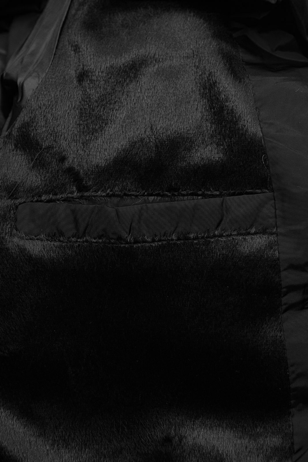 Černá zimní bunda v prošívaném designu