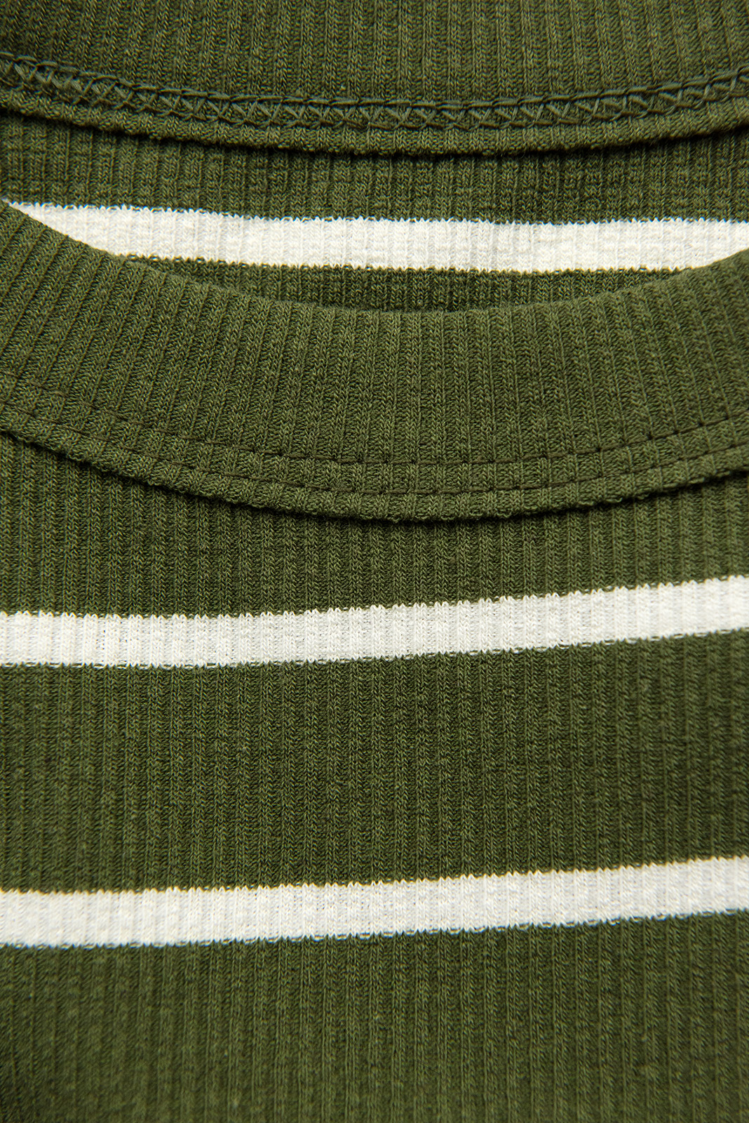 Khaki zelené pruhované šaty na ramínka