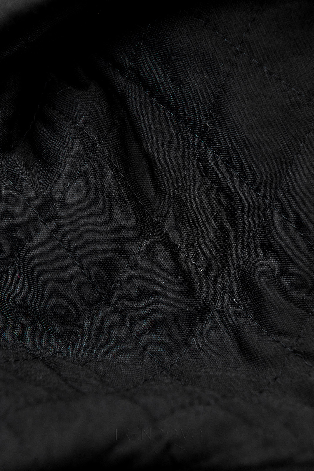 Černá mikina s prošívanou kapucí