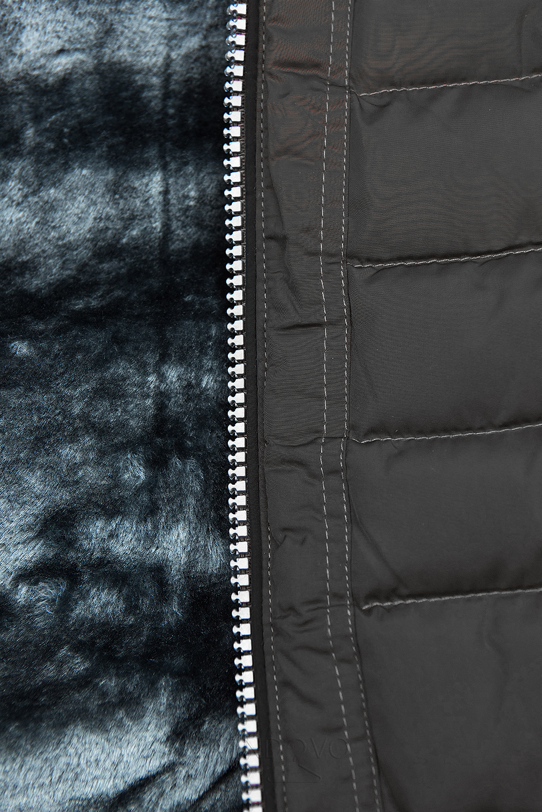 Zimní prošívaná bunda s kapucí černá