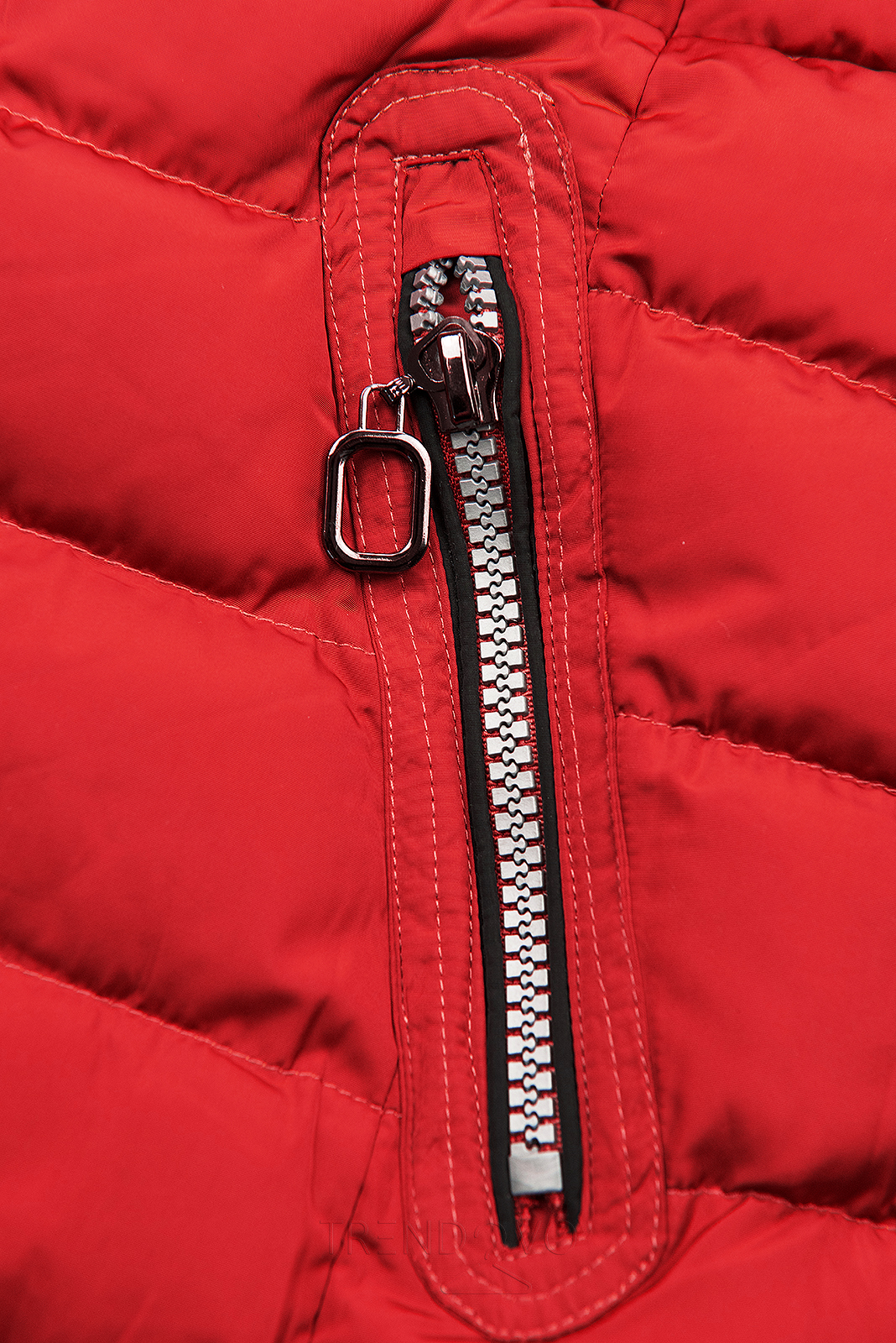 Zimní prošívaná bunda s kapucí červená