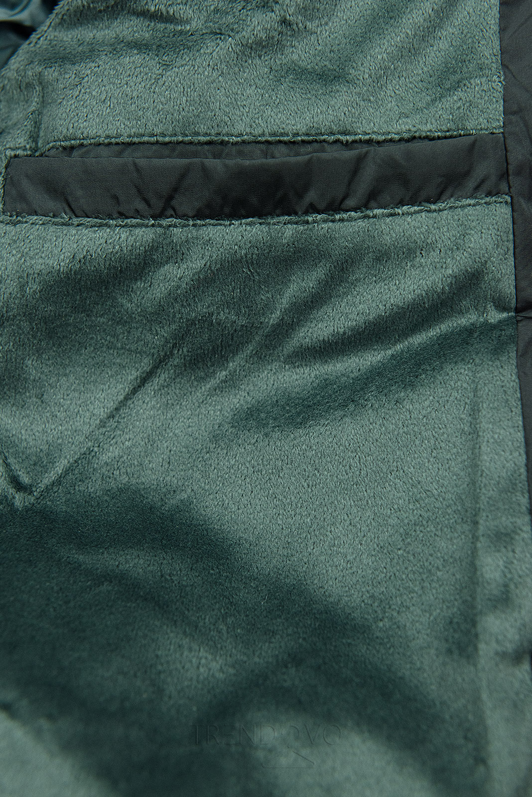 Tmavě zelená zimní bunda s vysokým límcem