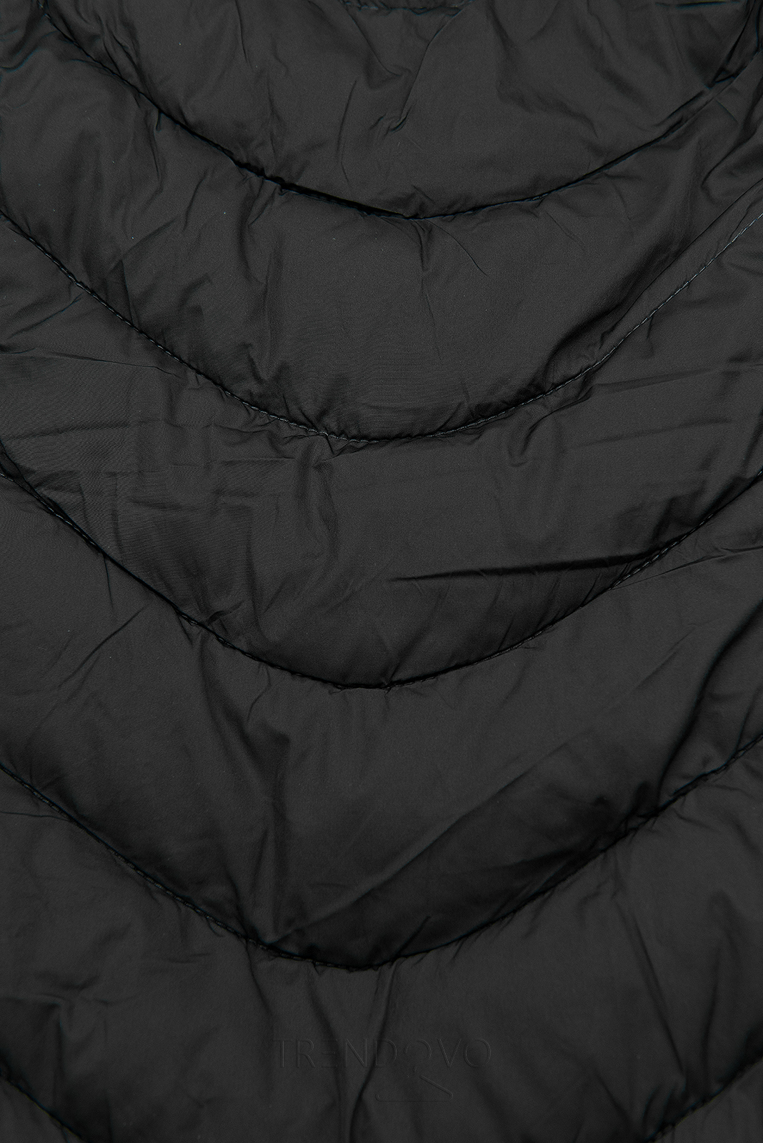 Černá prošívaná bunda zateplená plyšem
