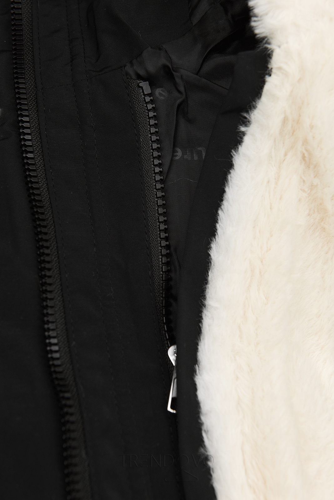 Černá zimní bunda s odnímatelnou podšívkou