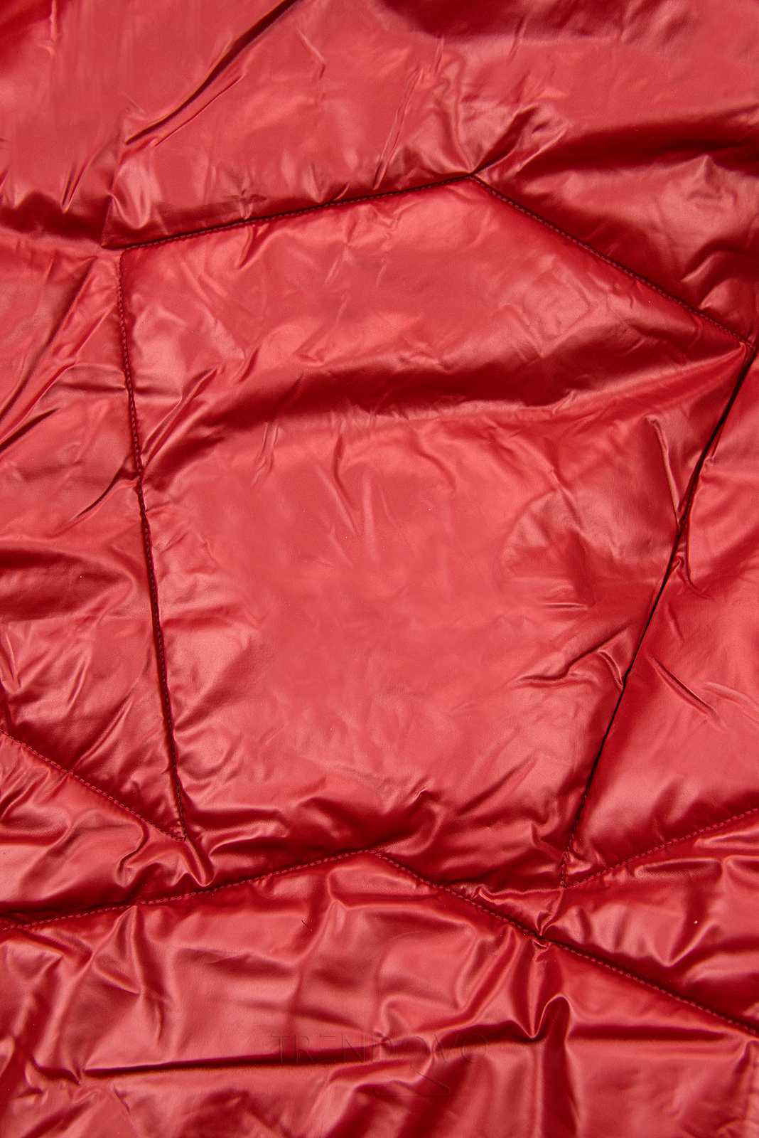 Červená lesklá zimní bunda