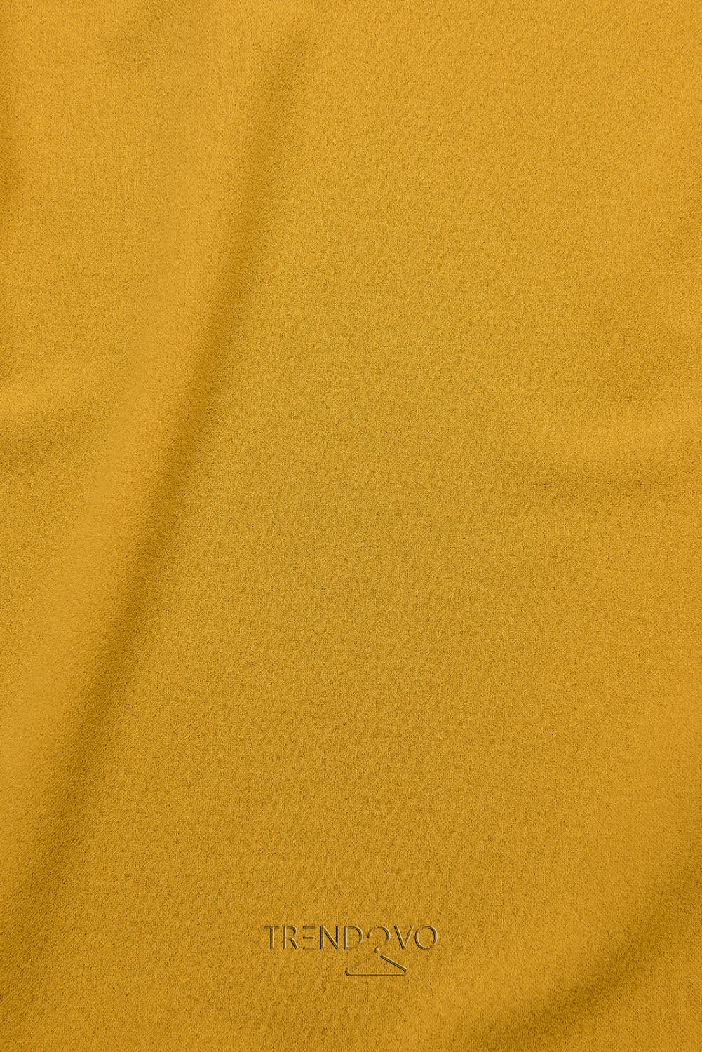 Žlutý top s dlouhými rukávy