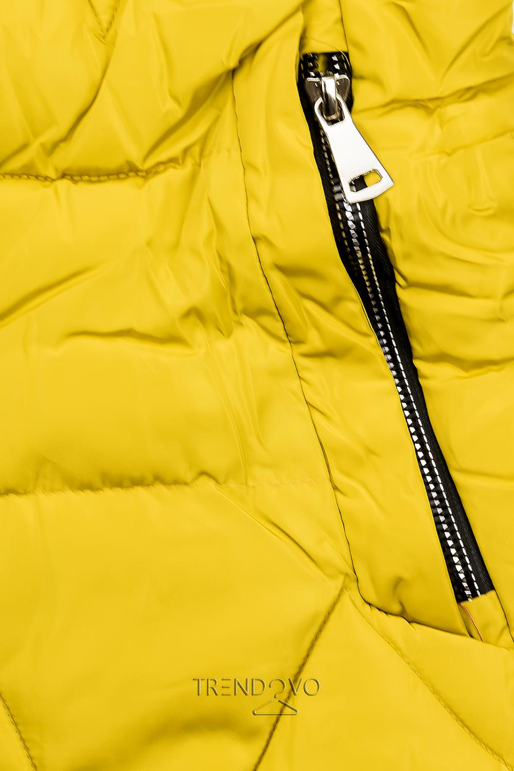 Žlutá bunda v přiléhavém střihu