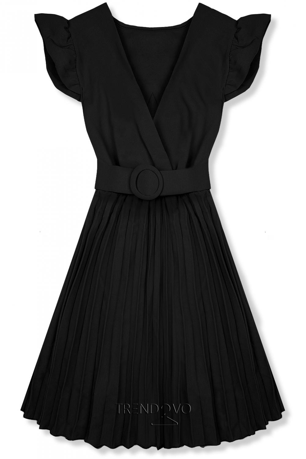 Černé šaty se skládanou sukní