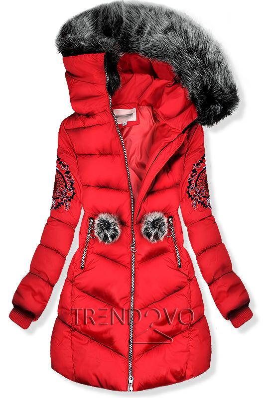Červená zimní bunda s výšivkami