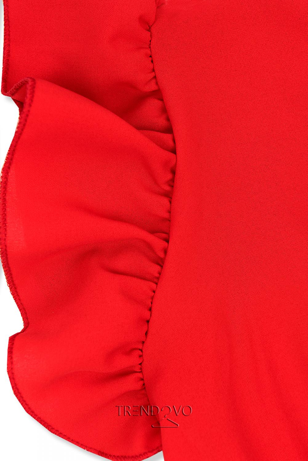 Červené šaty s páskem