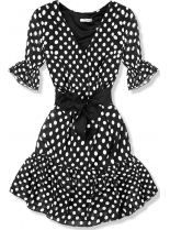 Černo-bílé puntíkované šaty