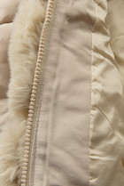 Béžová zimní bunda s páskem a kožešinou