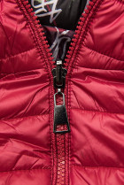 Červená prošívaná bunda s barevnou podšívkou