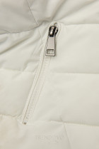 Krémově bílá zimní bunda tvarovaná pro širší boky