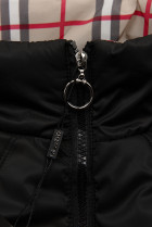 Černá přechodná bunda s károvaným lemem