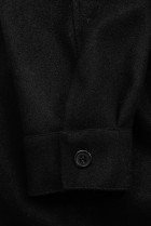Černý lehký plášť