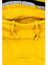 Žlutá mikina s kontrastními detaily