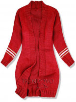 Červený svetr s proužky na rukávech