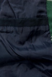 Modrá parka s károvanými detaily