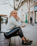Černá prošívaná jarní bunda